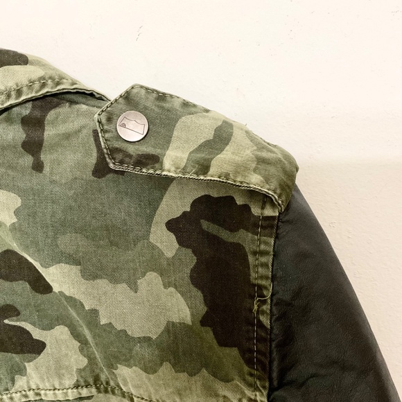 Levi's Women's Army Green Camouflage Jacket with Black Faux Leather Sleeves Sz M - Picture 6 of 11